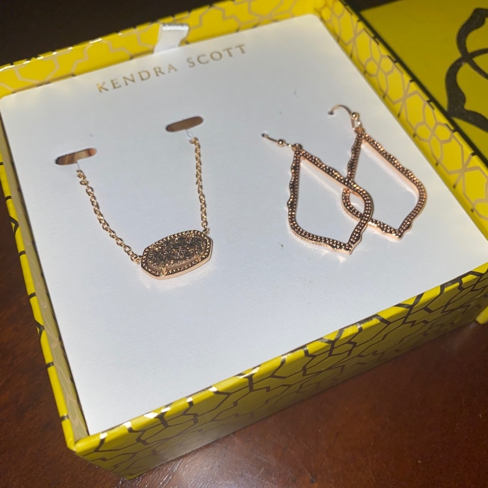 Kendra Scott Exclusive Necklace and Earring Set - Picture 3 of 6
